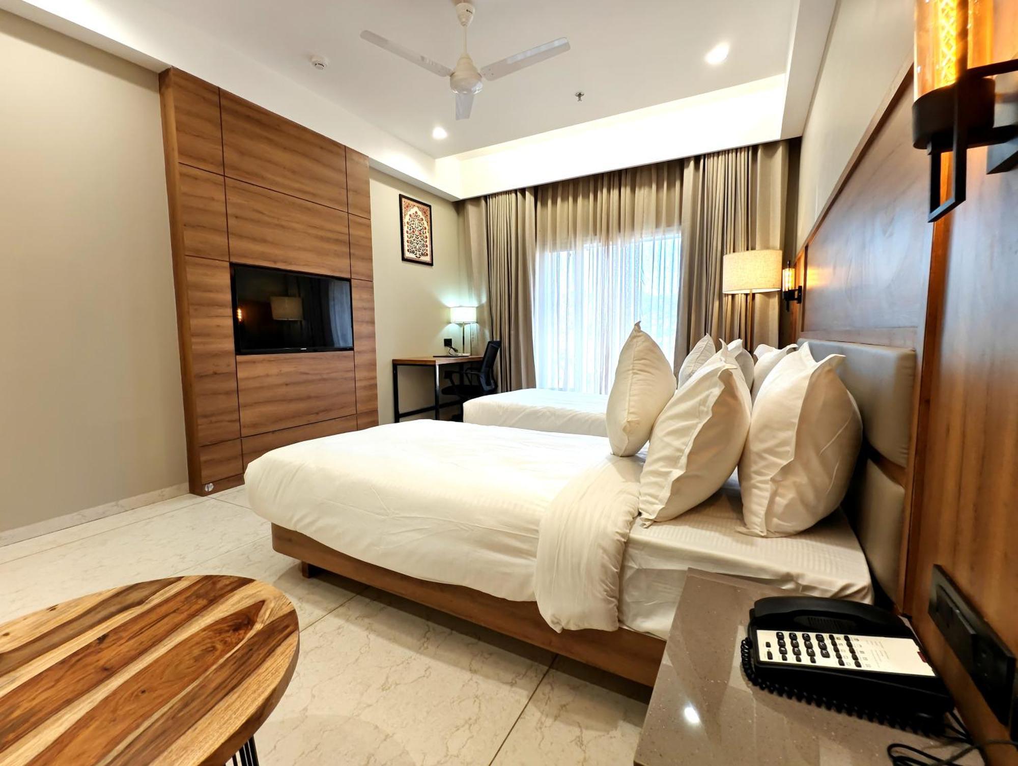 The Sky Imperial Hotel Kailash Jamnagar Luaran gambar