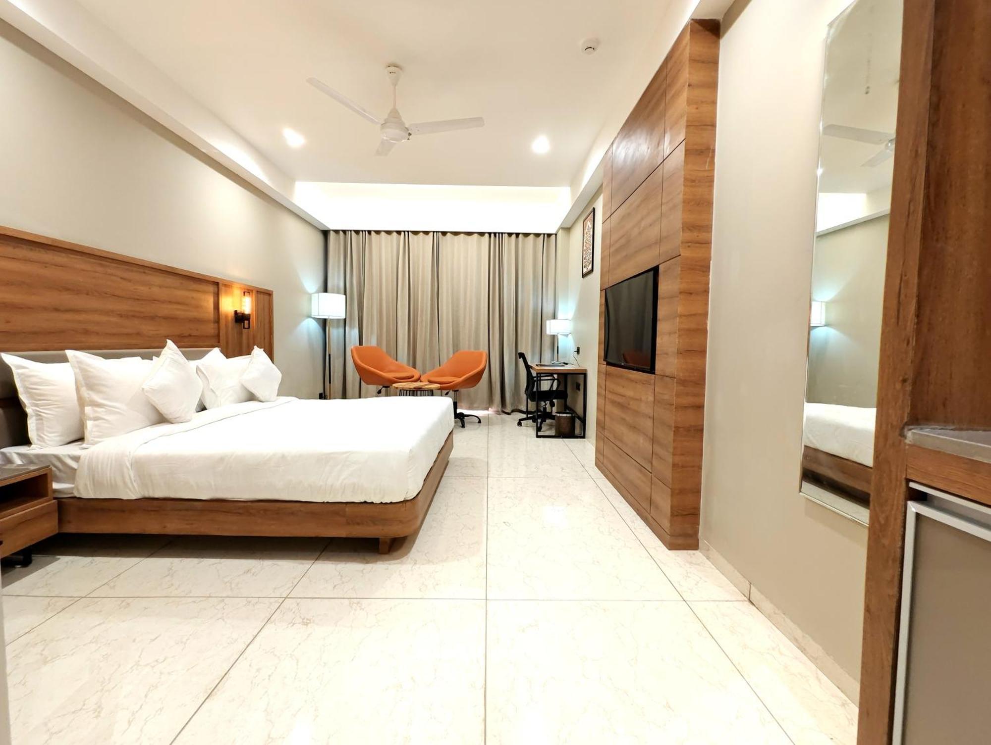 The Sky Imperial Hotel Kailash Jamnagar Luaran gambar