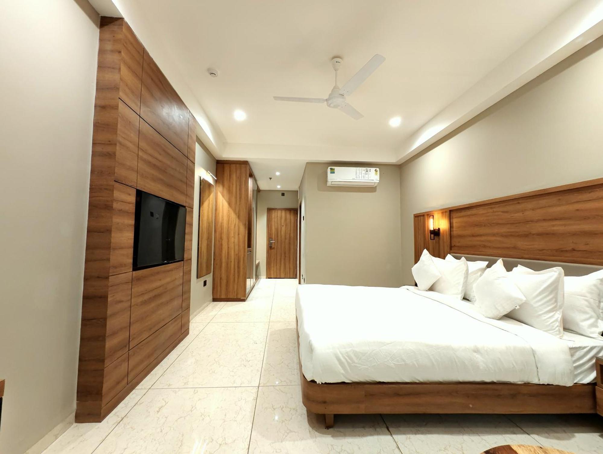 The Sky Imperial Hotel Kailash Jamnagar Luaran gambar