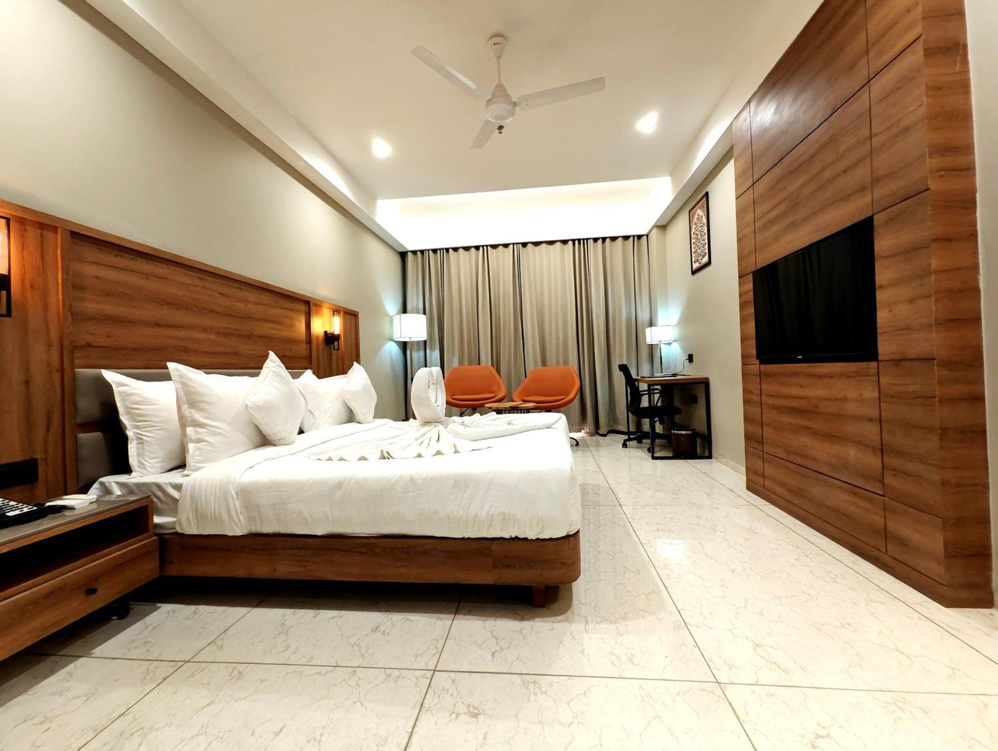 The Sky Imperial Hotel Kailash Jamnagar Luaran gambar