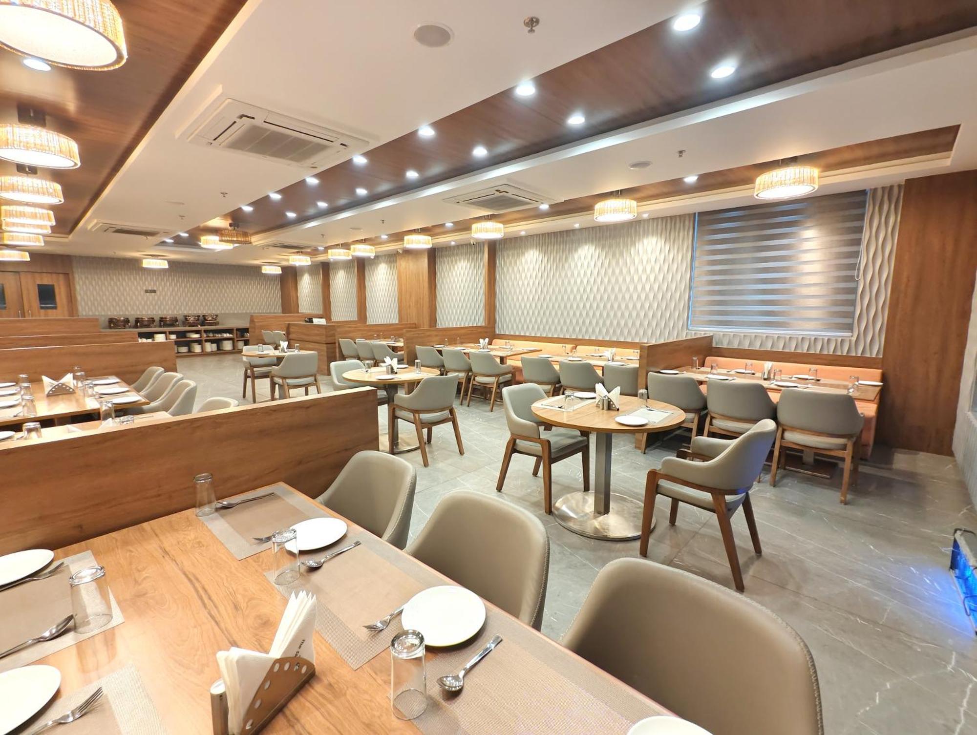 The Sky Imperial Hotel Kailash Jamnagar Luaran gambar