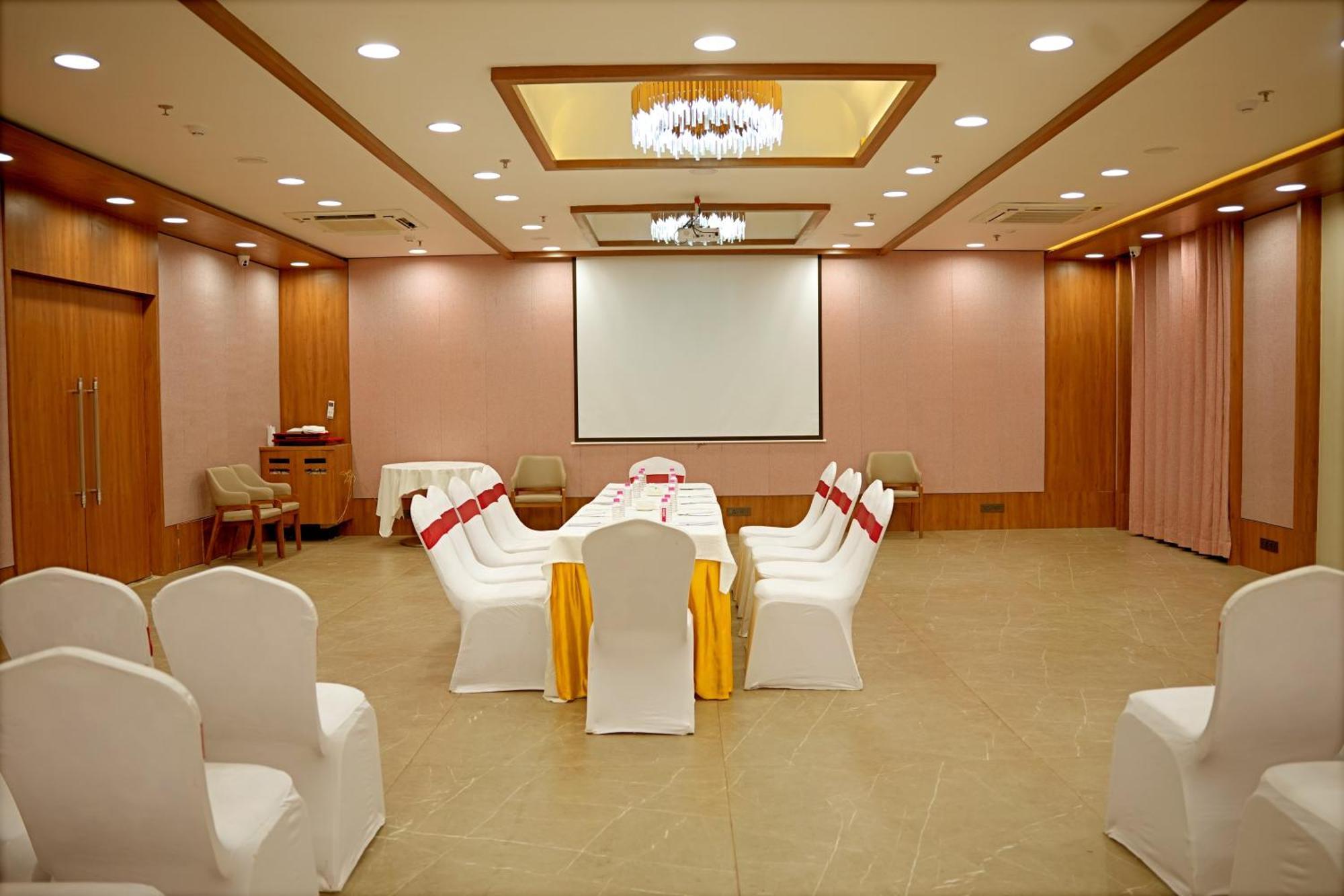 The Sky Imperial Hotel Kailash Jamnagar Luaran gambar